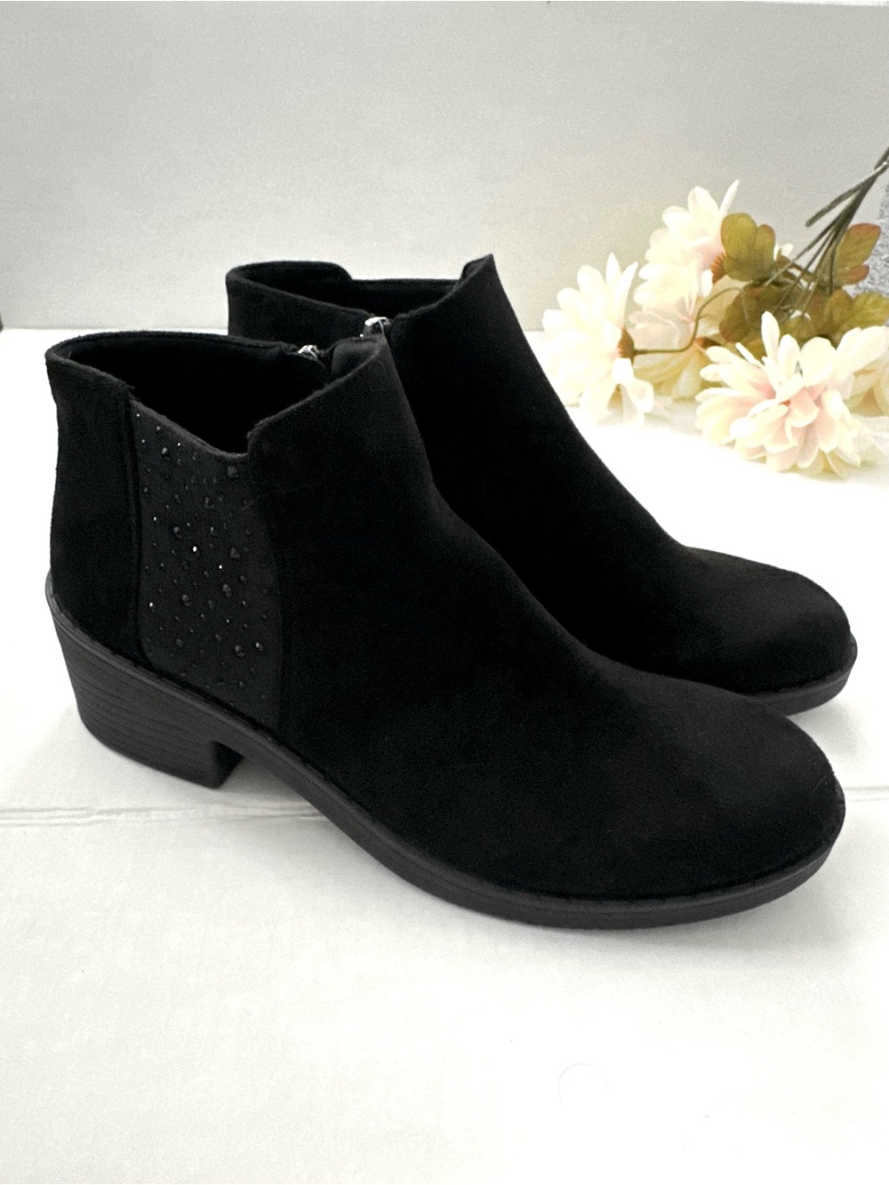 *NWOT* BZEES for Lifestride Women's Outstanding Black Ankle Bootie - Size 9M